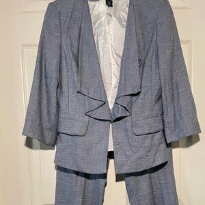 White House Black Market Women Light Blue 2 Piece Suit w/linen